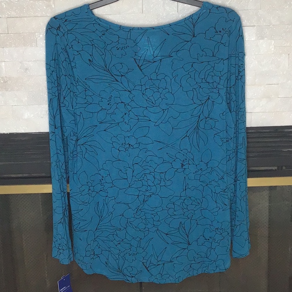FLORAL LONG SLEEVE TEE - Picture 2 of 4